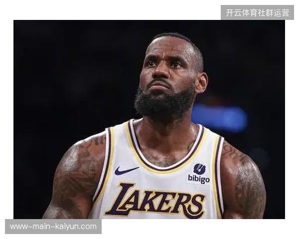 英格兰右后卫里斯·詹姆斯若能保持健康，将是该位置顶级人选，但其伤病史是一大隐忧